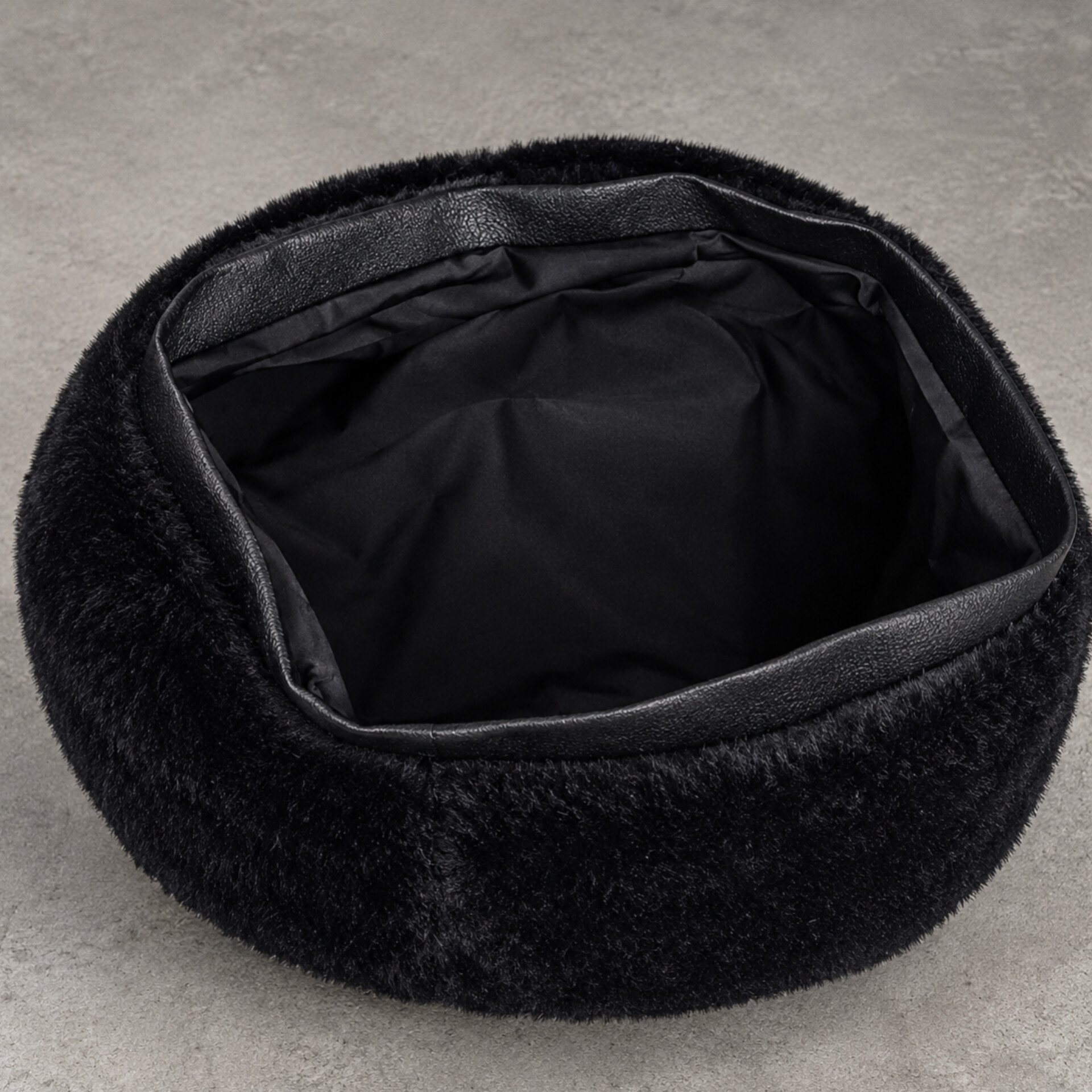 کلاه برت Beret و هنری مخملی با لبه چرم مصنوعی